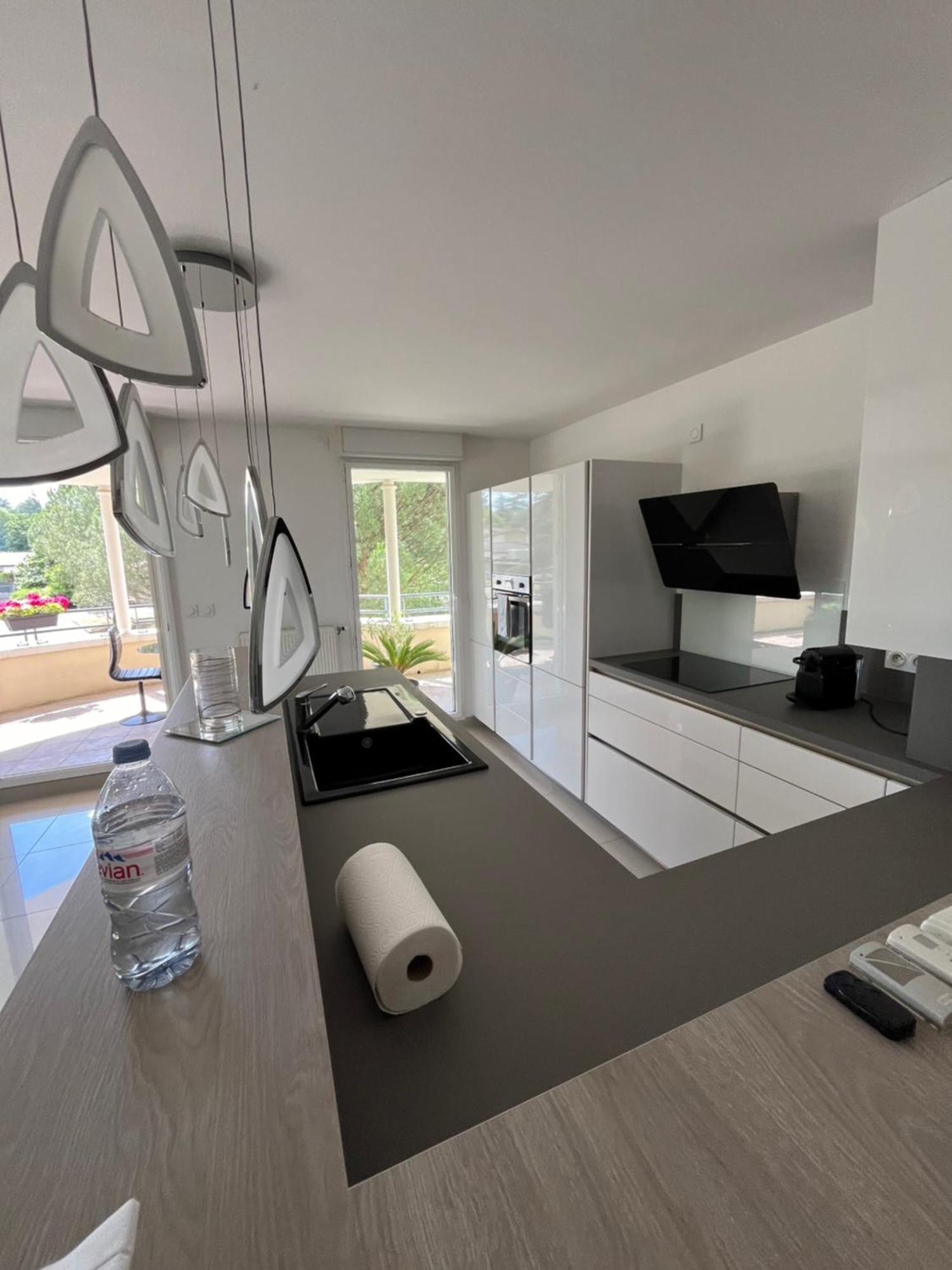 Appartement Entierement Equipe Charbonnières-les-Bains Exteriör bild
